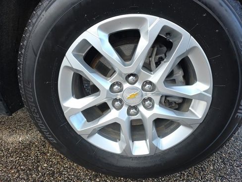 Used 2023 Chevrolet Traverse LS image 7
