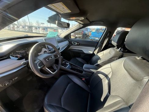 Used 2024 Jeep Compass Limited image 14