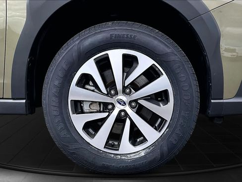 Used 2025 Subaru Outback Premium AWD/4WD image 34