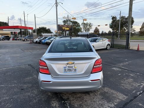 Used 2018 Chevrolet Sonic LS image 9