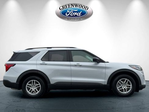 New 2026 Ford Explorer Active w/ Active Comfort Package RWD image 3