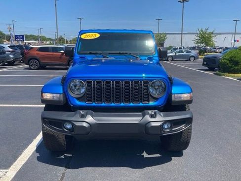 Used 2025 Jeep Gladiator Sport AWD/4WD image 11