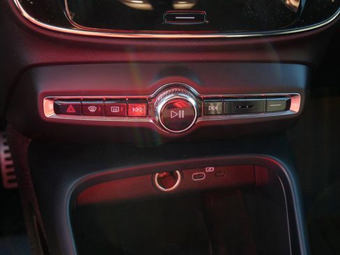 Certified 2022 Volvo XC40 P8 Recharge Ultimate image 20