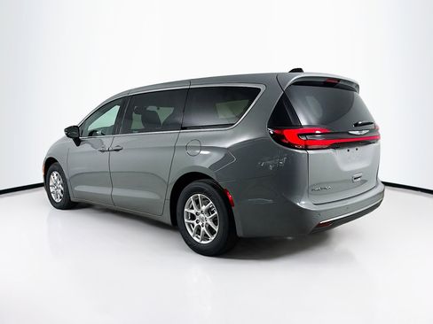 Used 2025 Chrysler Pacifica Select FWD image 30