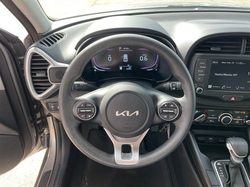 Used 2025 Kia Soul LX w/ LX Technology Package image 25