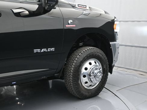 Used 2024 RAM 3500 Laramie w/ Towing Technology Group AWD/4WD image 46