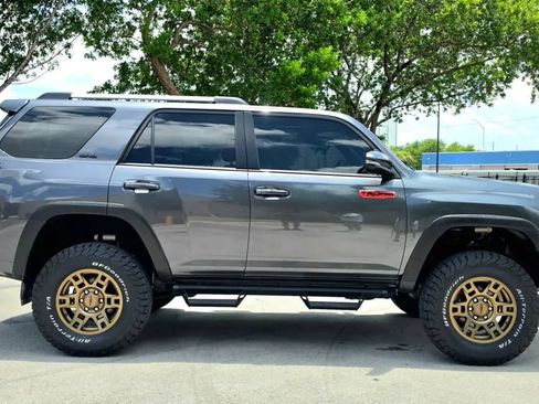 Used 2021 Toyota 4Runner SR5 Premium w/ Moonroof Package AWD/4WD image 10