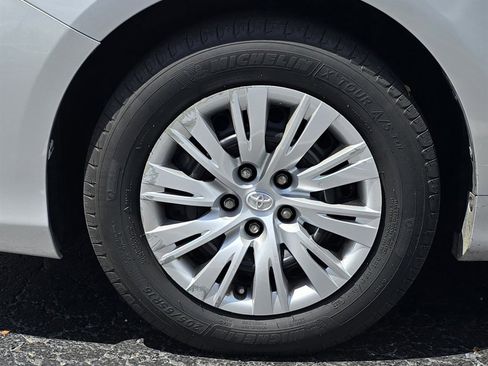 Used 2013 Toyota Camry LE image 35