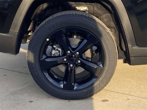 New 2025 Jeep Grand Cherokee Laredo image 31