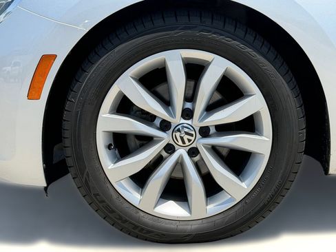 Used 2013 Volkswagen Beetle TDI FWD image 10