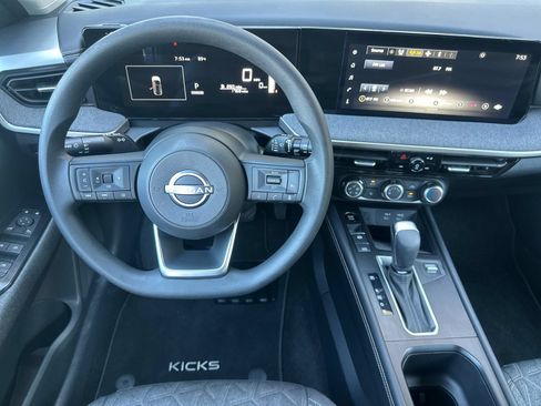 Used 2025 Nissan Kicks SV AWD/4WD image 14