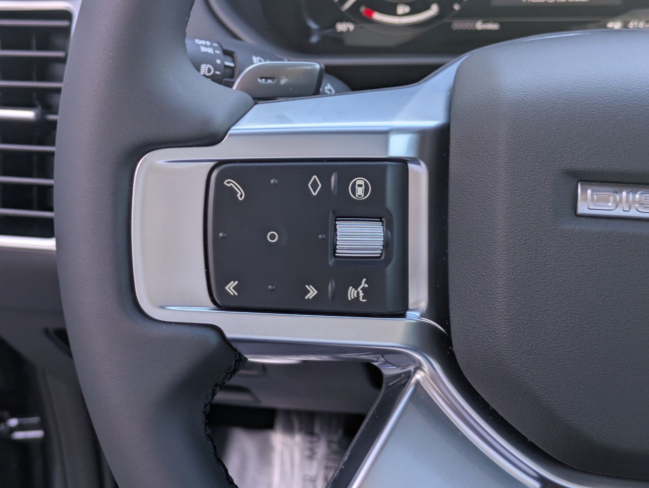 New 2026 Land Rover Discovery Limited Edition AWD/4WD image 16