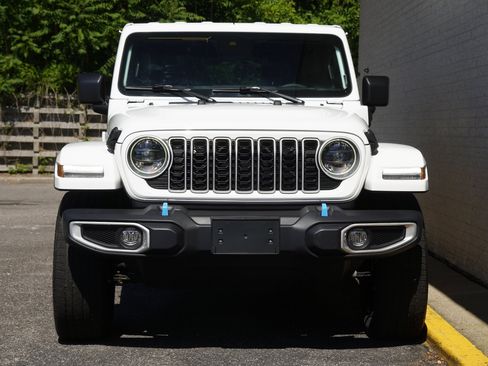 Used 2024 Jeep Wrangler Unlimited Sahara AWD/4WD image 10