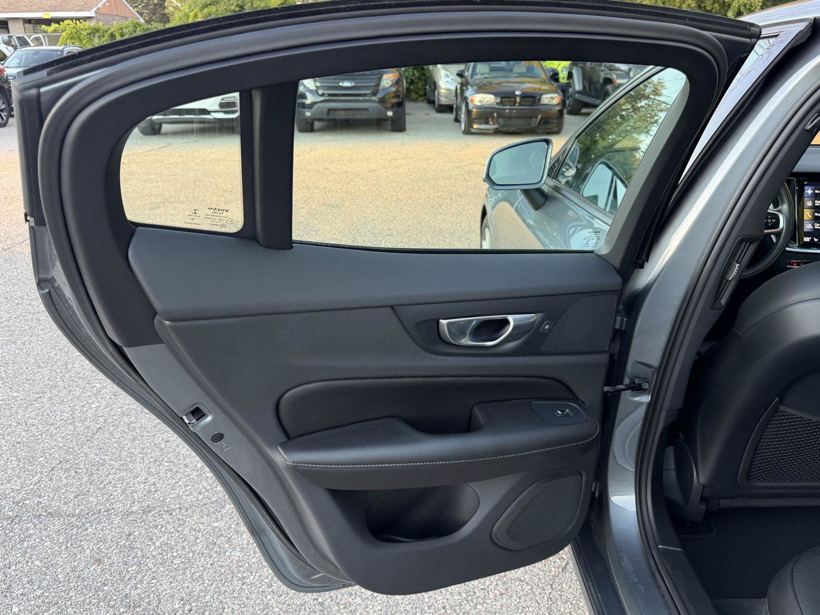 Used 2020 Volvo S60 T5 Momentum FWD image 19