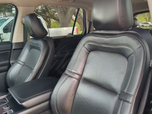 Used 2023 Lincoln Aviator Reserve RWD image 11