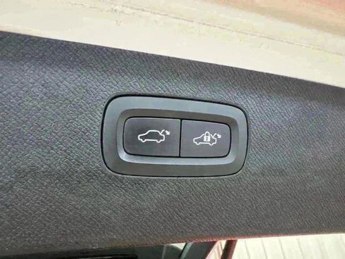 Used 2017 Volvo XC90 T5 Momentum w/ Vision Package image 35