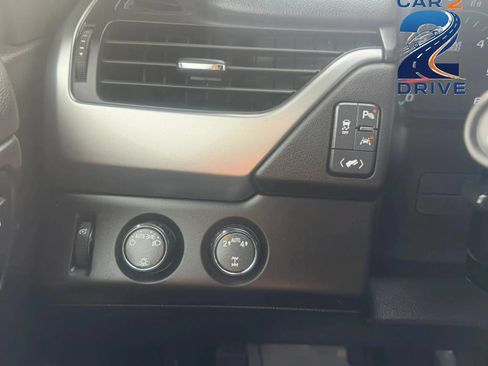 Used 2018 Chevrolet Suburban LT AWD/4WD image 30