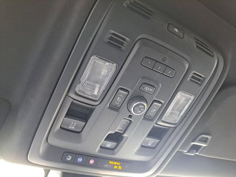 Used 2021 GMC Yukon Denali w/ Denali Premium Package image 34