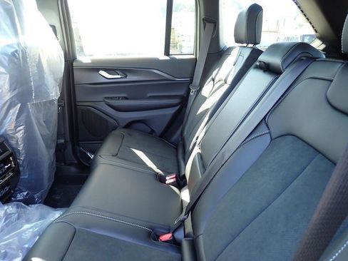 New 2025 Jeep Grand Cherokee Altitude image 13