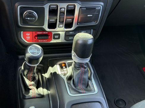 Used 2018 Jeep Wrangler Unlimited Rubicon image 15