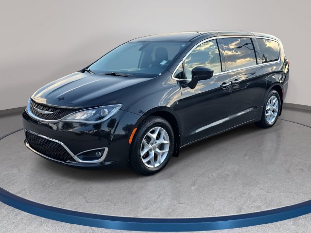 Used 2018 Chrysler Pacifica Touring Plus w/ Tire & Wheel Group FWD image 1