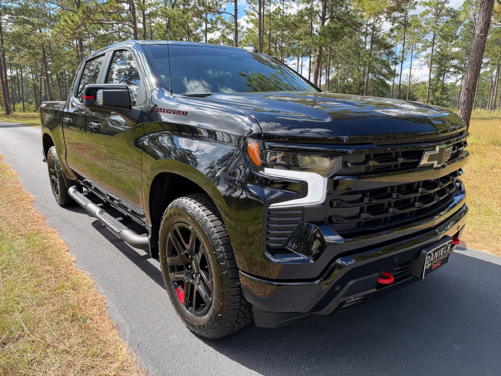 New 2026 Chevrolet Silverado 1500 RST w/ Redline Edition AWD/4WD image 10