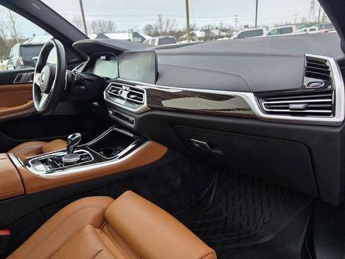 Used 2021 BMW X5 xDrive40i w/ M Sport Package image 32