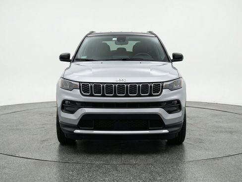 Used 2025 Jeep Compass Limited AWD/4WD image 2