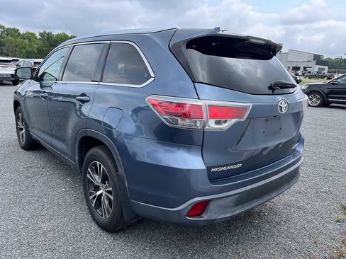 Used 2016 Toyota Highlander XLE AWD/4WD image 3