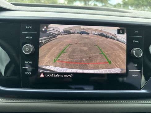Used 2024 Volkswagen Taos SE FWD image 21