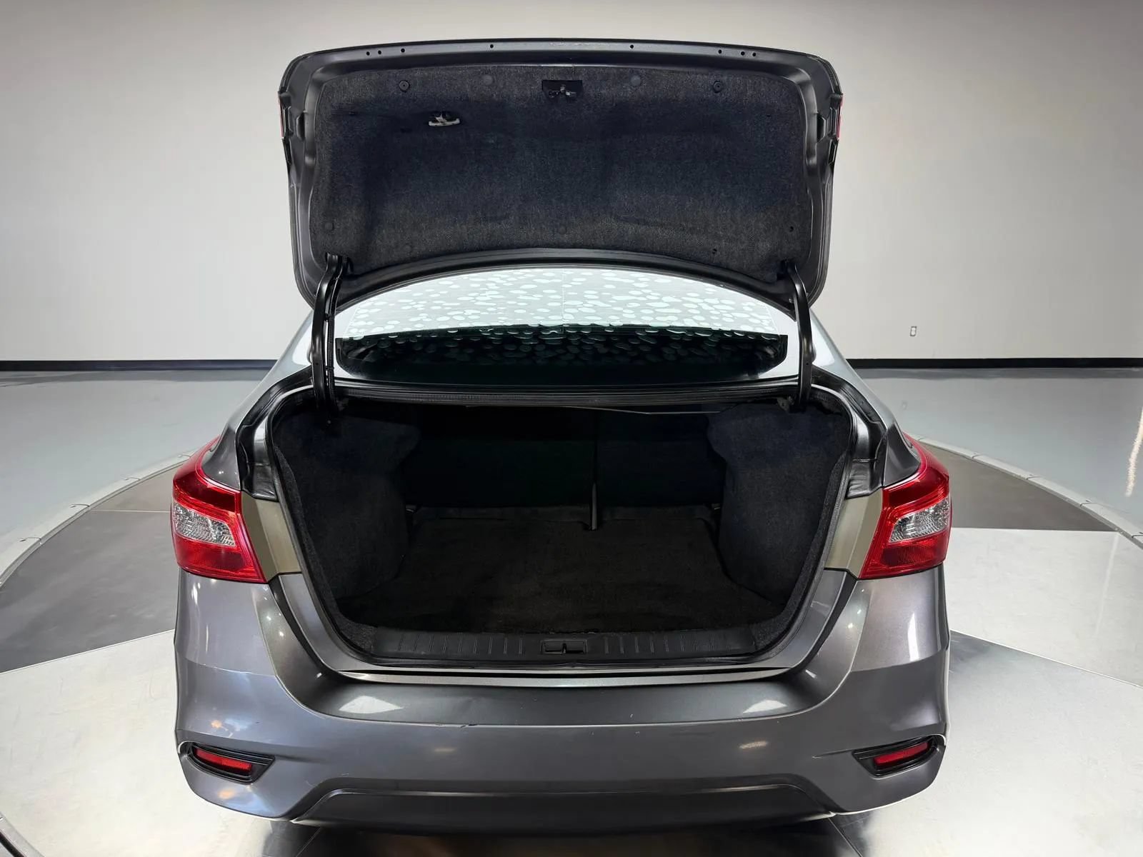 Used 2018 Nissan Sentra SV FWD image 12
