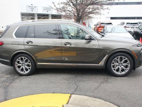 Used 2025 BMW X7 xDrive40i image 11