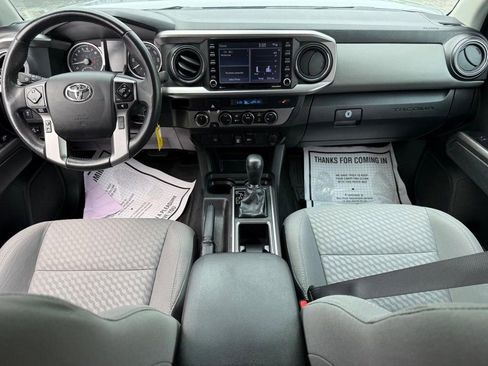 Certified 2022 Toyota Tacoma SR5 AWD/4WD image 17