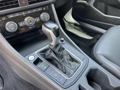 Used 2022 Volkswagen Jetta SE image 19