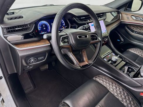 Used 2022 Jeep Grand Cherokee Summit w/ Luxury Tech Group V image 9