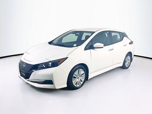 Used 2024 Nissan Leaf S FWD image 3