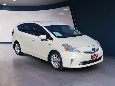 Used 2014 Toyota Prius V Three image 7