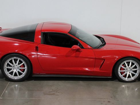 Used 2005 Chevrolet Corvette Coupe w/ Preferred Equipment Group RWD image 18