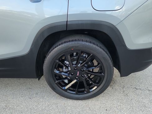 Used 2024 GMC Terrain SLE w/ Driver Convenience Package FWD image 27