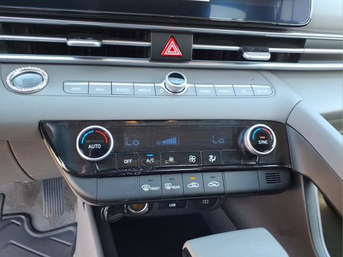 Used 2024 Hyundai Elantra SEL FWD image 26