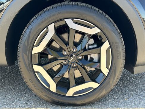 Certified 2024 Kia Telluride EX w/ EX Captain's Chair Package image 8