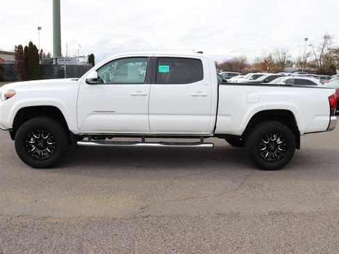 Certified 2019 Toyota Tacoma SR5 image 8