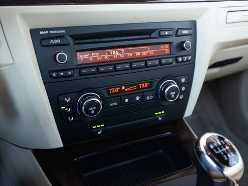 Used 2009 BMW 328i Convertible image 19