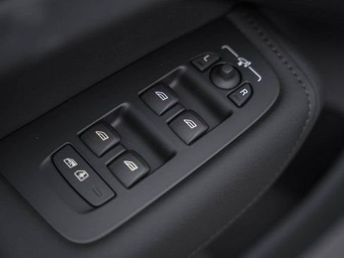 New 2026 Volvo XC60 B5 Ultra w/ Protection Package Premier image 36