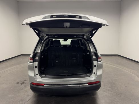 Used 2022 Jeep Grand Cherokee L Laredo w/ Luxury Tech Group I image 11