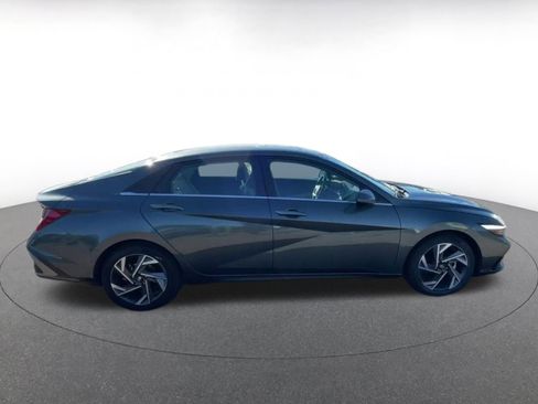 Used 2025 Hyundai Elantra Limited image 16