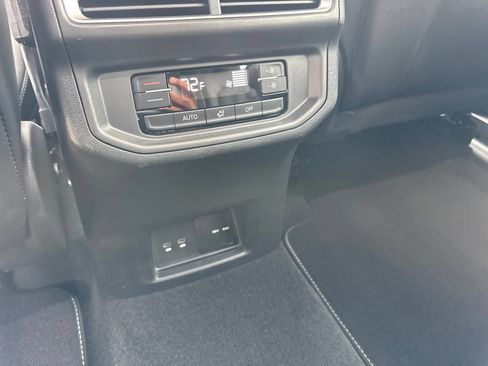 Used 2024 Volkswagen Atlas SE AWD/4WD image 36