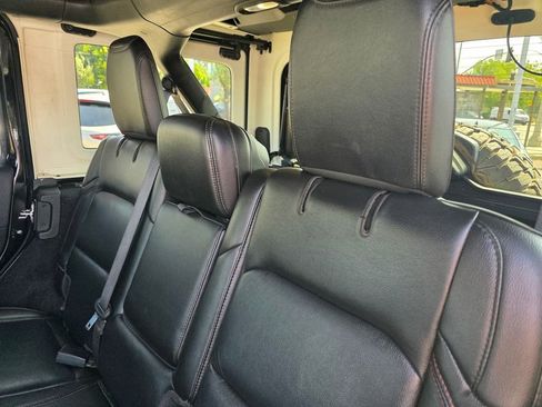 Used 2019 Jeep Wrangler Unlimited Rubicon AWD/4WD image 18