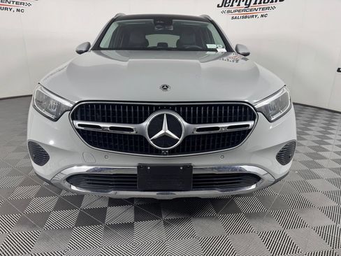 Used 2025 Mercedes-Benz GLC 350e 4MATIC image 5