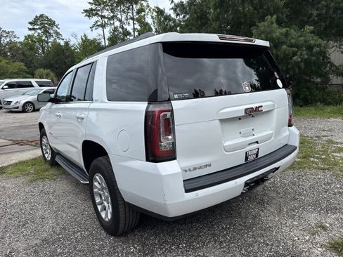 Used 2017 GMC Yukon SLT RWD image 2